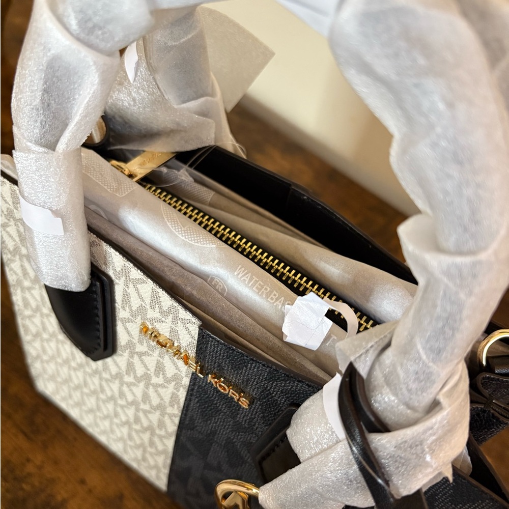 Michael Kors Mercer Medium Two-Toned Logo Signature Crossbody NWT - Picture 9 of 11